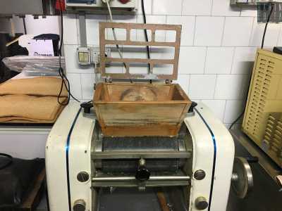 ...quest�ultime realizzate grazie all�utilizzo di un torchio utile a macinare i preziosi semi